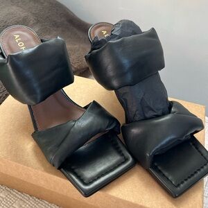 ALOHAS Black Padded Heels